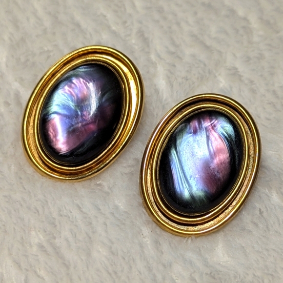Vintage Goldtone and Faux Black Mother Of Pearl Button Pierced Earrings - Picture 8 of 9